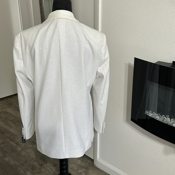 It Sparkles ✨ - Picture 4 of 9